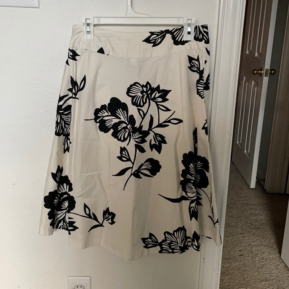 Women’s Large Gap skirt!